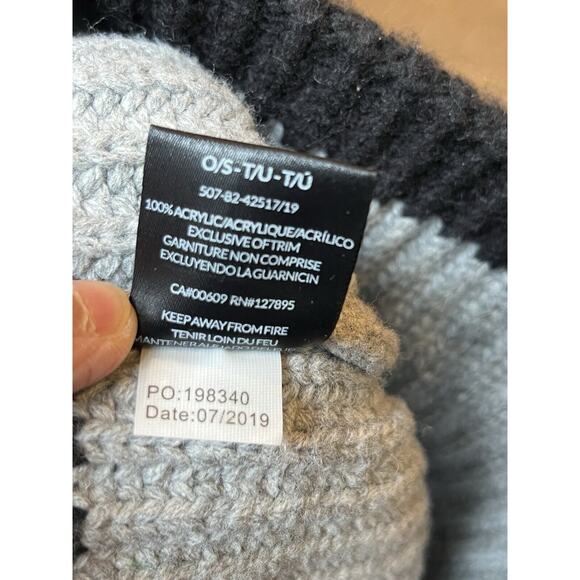 🩶Ben Sherman Acrylic Gray Knit Beanie With Navy Cuff And Logo Patch OSFM EUC!! - Picture 5 of 5